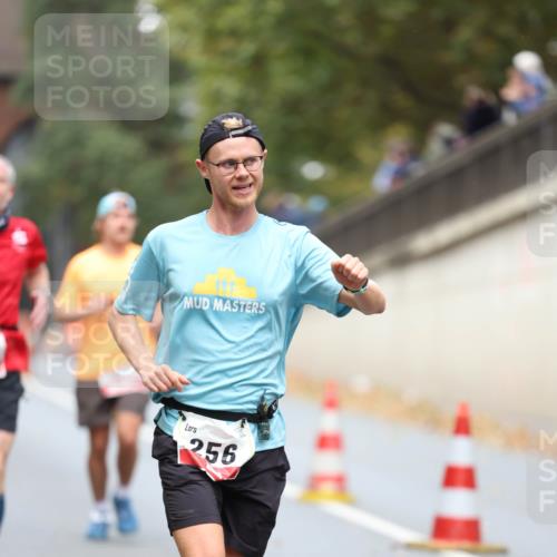 05.10.2025 - 20. swb-Marathon Bremen Michael Strokosch http://msf.ph/oto/9214311 05.10.2025 12:34:19 Laufen 256 meine-sportfotos.de