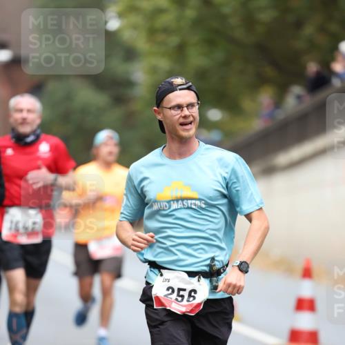05.10.2025 - 20. swb-Marathon Bremen Michael Strokosch http://msf.ph/oto/9214312 05.10.2025 12:34:19 Laufen 1642, 256 meine-sportfotos.de