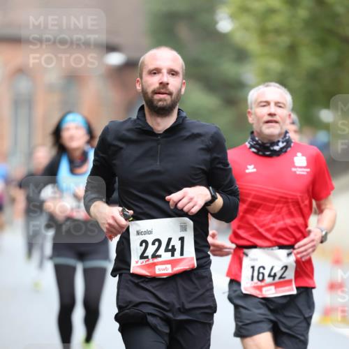 05.10.2025 - 20. swb-Marathon Bremen Michael Strokosch http://msf.ph/oto/9214315 05.10.2025 12:34:21 Laufen 2241, 1642 meine-sportfotos.de