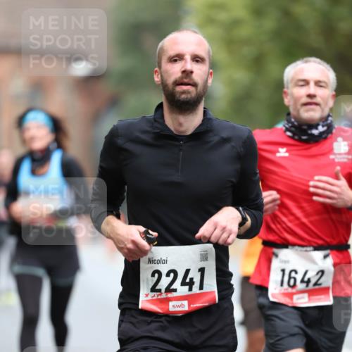 05.10.2025 - 20. swb-Marathon Bremen Michael Strokosch http://msf.ph/oto/9214316 05.10.2025 12:34:21 Laufen 2241, 1642 meine-sportfotos.de