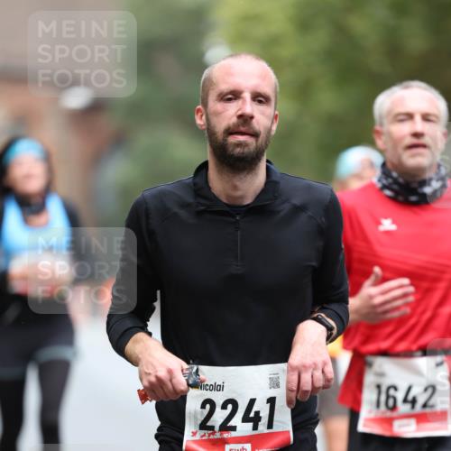 05.10.2025 - 20. swb-Marathon Bremen Michael Strokosch http://msf.ph/oto/9214317 05.10.2025 12:34:21 Laufen 2241, 1642 meine-sportfotos.de