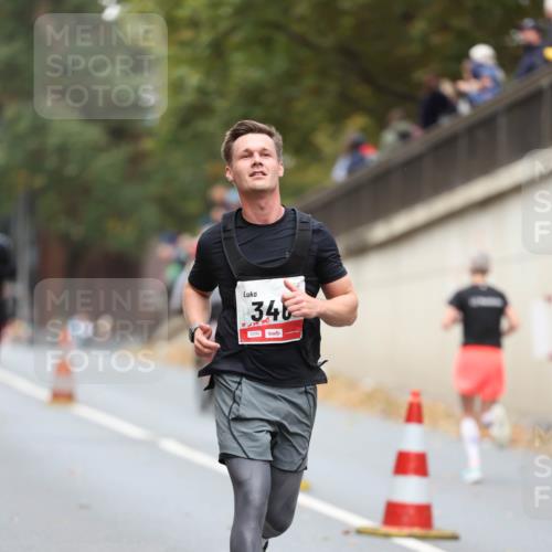 05.10.2025 - 20. swb-Marathon Bremen Michael Strokosch http://msf.ph/oto/9214325 05.10.2025 12:34:26 Laufen 346, 00292 meine-sportfotos.de