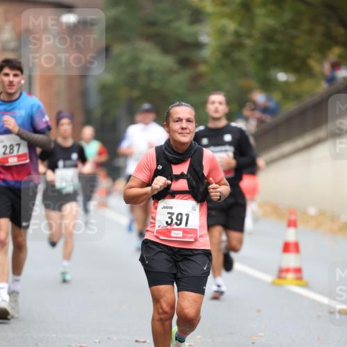 05.10.2025 - 20. swb-Marathon Bremen Michael Strokosch http://msf.ph/oto/9214328 05.10.2025 12:34:32 Laufen 287, 391 meine-sportfotos.de