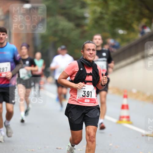 05.10.2025 - 20. swb-Marathon Bremen Michael Strokosch http://msf.ph/oto/9214329 05.10.2025 12:34:32 Laufen 287, 391 meine-sportfotos.de