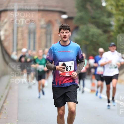 05.10.2025 - 20. swb-Marathon Bremen Michael Strokosch http://msf.ph/oto/9214334 05.10.2025 12:34:33 Laufen 2024, 19, 02, 87 meine-sportfotos.de
