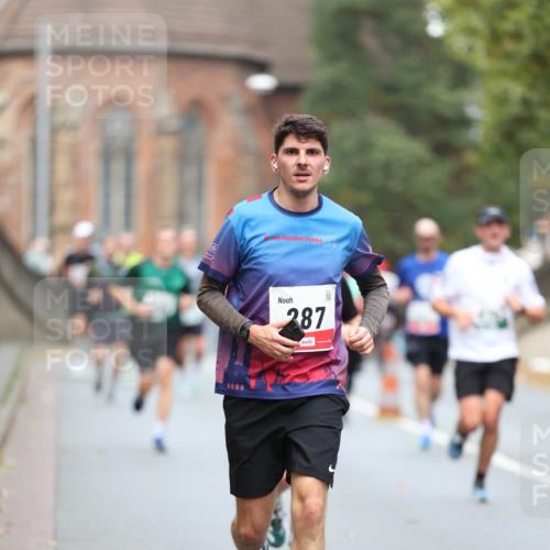 05.10.2025 - 20. swb-Marathon Bremen Michael Strokosch http://msf.ph/oto/9214335 05.10.2025 12:34:34 Laufen 287 meine-sportfotos.de