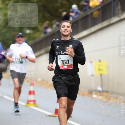05.10.2025 - 20. swb-Marathon Bremen Michael Strokosch http://msf.ph/oto/9214336 05.10.2025 12:34:34 Laufen 1747, 150 meine-sportfotos.de