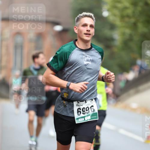 05.10.2025 - 20. swb-Marathon Bremen Michael Strokosch http://msf.ph/oto/9214351 05.10.2025 12:34:43 Laufen 6996, 09797 meine-sportfotos.de