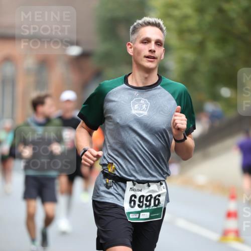 05.10.2025 - 20. swb-Marathon Bremen Michael Strokosch http://msf.ph/oto/9214352 05.10.2025 12:34:43 Laufen 1649, 6996, 09797 meine-sportfotos.de