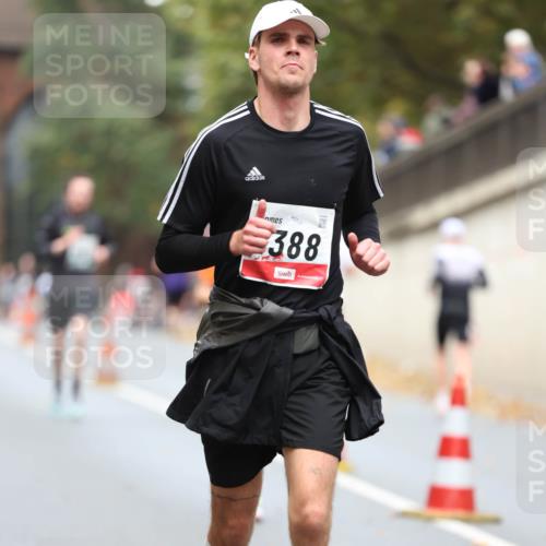 05.10.2025 - 20. swb-Marathon Bremen Michael Strokosch http://msf.ph/oto/9214358 05.10.2025 12:34:49 Laufen 388, 0421 meine-sportfotos.de