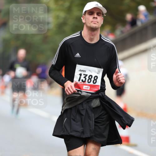 05.10.2025 - 20. swb-Marathon Bremen Michael Strokosch http://msf.ph/oto/9214359 05.10.2025 12:34:49 Laufen 2210, 1388, 0421 meine-sportfotos.de