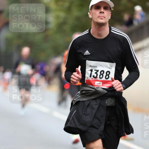 05.10.2025 - 20. swb-Marathon Bremen Michael Strokosch http://msf.ph/oto/9214360 05.10.2025 12:34:49 Laufen 2210, 1388, 0421 meine-sportfotos.de