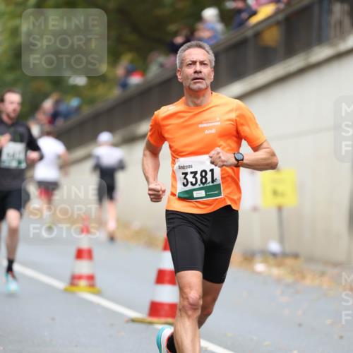 05.10.2025 - 20. swb-Marathon Bremen Michael Strokosch http://msf.ph/oto/9214362 05.10.2025 12:34:51 Laufen 3381 meine-sportfotos.de