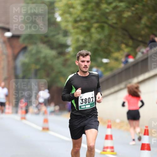 05.10.2025 - 20. swb-Marathon Bremen Michael Strokosch http://msf.ph/oto/9214376 05.10.2025 12:35:04 Laufen 3807 meine-sportfotos.de