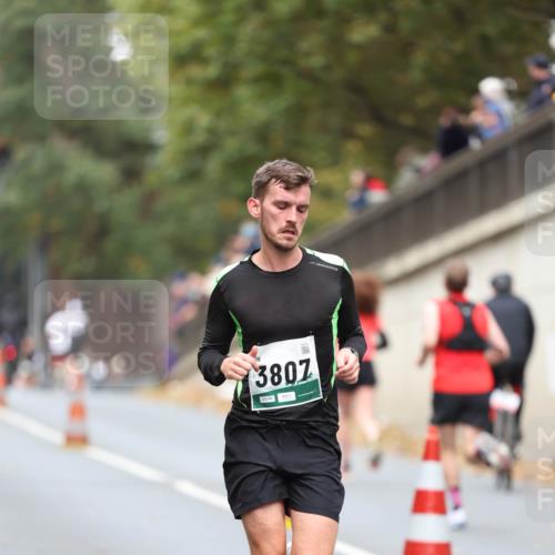 05.10.2025 - 20. swb-Marathon Bremen Michael Strokosch http://msf.ph/oto/9214378 05.10.2025 12:35:04 Laufen 3807, 744 meine-sportfotos.de