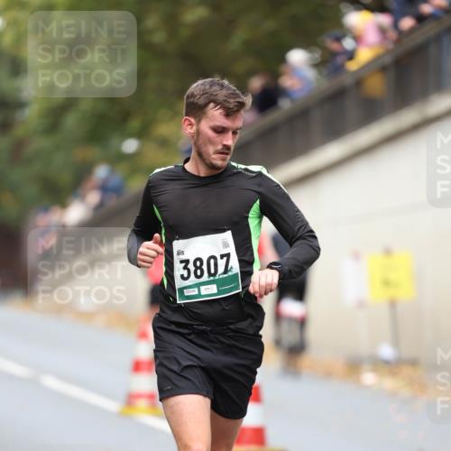 05.10.2025 - 20. swb-Marathon Bremen Michael Strokosch http://msf.ph/oto/9214380 05.10.2025 12:35:05 Laufen 3807, 05046 meine-sportfotos.de