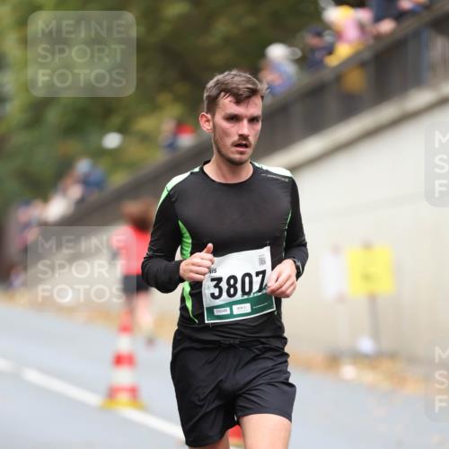 05.10.2025 - 20. swb-Marathon Bremen Michael Strokosch http://msf.ph/oto/9214381 05.10.2025 12:35:05 Laufen 3807, 05046 meine-sportfotos.de