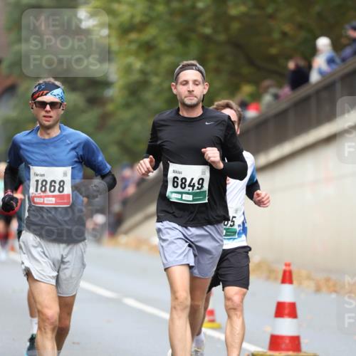 05.10.2025 - 20. swb-Marathon Bremen Michael Strokosch http://msf.ph/oto/9214385 05.10.2025 12:35:15 Laufen 1868, 6849 meine-sportfotos.de