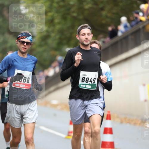 05.10.2025 - 20. swb-Marathon Bremen Michael Strokosch http://msf.ph/oto/9214386 05.10.2025 12:35:16 Laufen 68, 01164, 6849 meine-sportfotos.de
