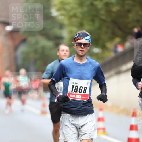 05.10.2025 - 20. swb-Marathon Bremen Michael Strokosch http://msf.ph/oto/9214388 05.10.2025 12:35:16 Laufen 1868, 01164 meine-sportfotos.de