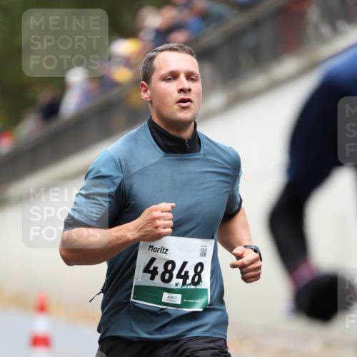 05.10.2025 - 20. swb-Marathon Bremen Michael Strokosch http://msf.ph/oto/9214390 05.10.2025 12:35:19 Laufen 4848 meine-sportfotos.de