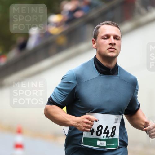 05.10.2025 - 20. swb-Marathon Bremen Michael Strokosch http://msf.ph/oto/9214391 05.10.2025 12:35:19 Laufen 848 meine-sportfotos.de