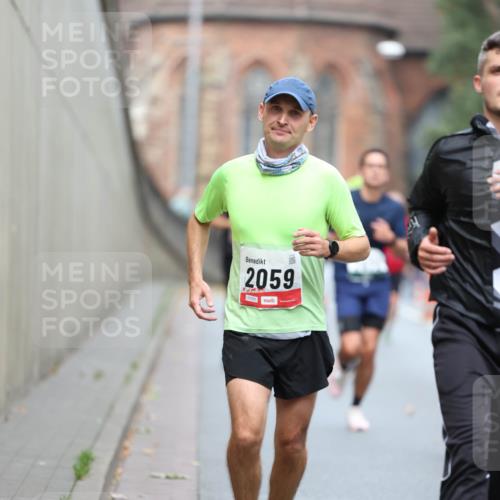 05.10.2025 - 20. swb-Marathon Bremen Michael Strokosch http://msf.ph/oto/9214394 05.10.2025 12:35:23 Laufen 2059 meine-sportfotos.de