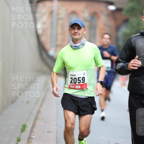 05.10.2025 - 20. swb-Marathon Bremen Michael Strokosch http://msf.ph/oto/9214395 05.10.2025 12:35:23 Laufen 2059, 01000 meine-sportfotos.de