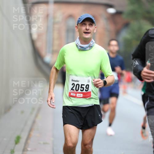 05.10.2025 - 20. swb-Marathon Bremen Michael Strokosch http://msf.ph/oto/9214397 05.10.2025 12:35:23 Laufen 2059, 01000 meine-sportfotos.de