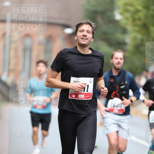 05.10.2025 - 20. swb-Marathon Bremen Michael Strokosch http://msf.ph/oto/9214411 05.10.2025 12:35:32 Laufen 1, 16087 meine-sportfotos.de