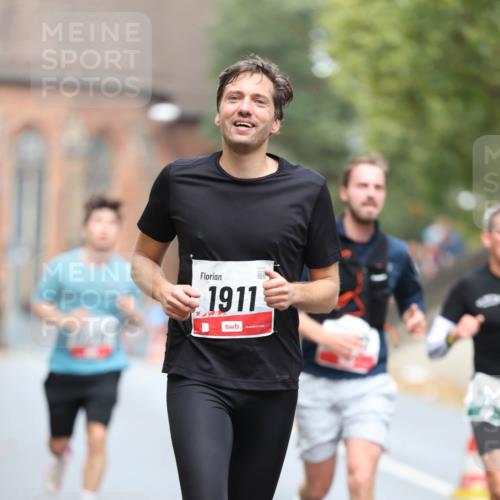 05.10.2025 - 20. swb-Marathon Bremen Michael Strokosch http://msf.ph/oto/9214412 05.10.2025 12:35:32 Laufen 1911 meine-sportfotos.de