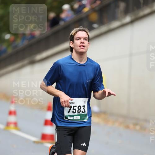 05.10.2025 - 20. swb-Marathon Bremen Michael Strokosch http://msf.ph/oto/9214425 05.10.2025 12:35:38 Laufen 7583, 07844 meine-sportfotos.de