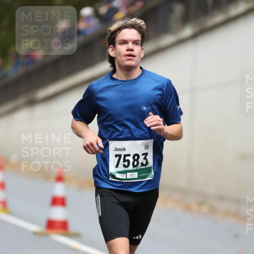 05.10.2025 - 20. swb-Marathon Bremen Michael Strokosch http://msf.ph/oto/9214426 05.10.2025 12:35:38 Laufen 7583, 07844 meine-sportfotos.de