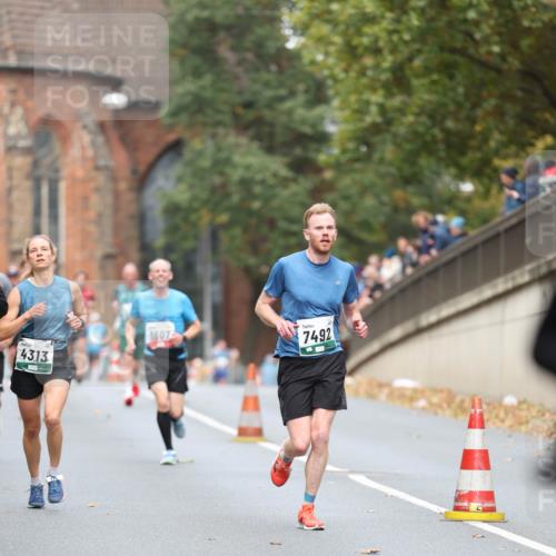05.10.2025 - 20. swb-Marathon Bremen Michael Strokosch http://msf.ph/oto/9214434 05.10.2025 12:35:52 Laufen 4313, 1607, 7492 meine-sportfotos.de