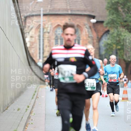 05.10.2025 - 20. swb-Marathon Bremen Michael Strokosch http://msf.ph/oto/9214440 05.10.2025 12:35:54 Laufen 4313, 1607 meine-sportfotos.de