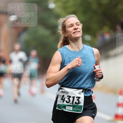 05.10.2025 - 20. swb-Marathon Bremen Michael Strokosch http://msf.ph/oto/9214445 05.10.2025 12:35:56 Laufen 4313 meine-sportfotos.de