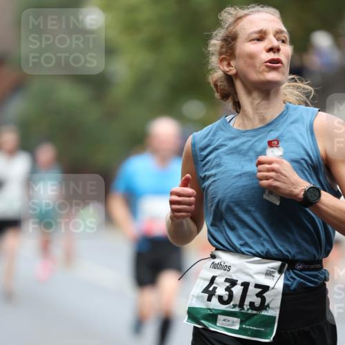 05.10.2025 - 20. swb-Marathon Bremen Michael Strokosch http://msf.ph/oto/9214447 05.10.2025 12:35:57 Laufen 4313, 28 meine-sportfotos.de