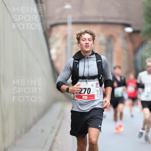 05.10.2025 - 20. swb-Marathon Bremen Michael Strokosch http://msf.ph/oto/9214448 05.10.2025 12:35:58 Laufen 10, 270, 270 meine-sportfotos.de