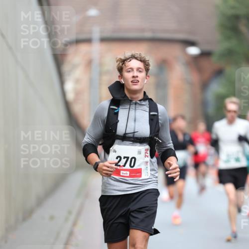 05.10.2025 - 20. swb-Marathon Bremen Michael Strokosch http://msf.ph/oto/9214449 05.10.2025 12:35:58 Laufen 0, 270, 270 meine-sportfotos.de