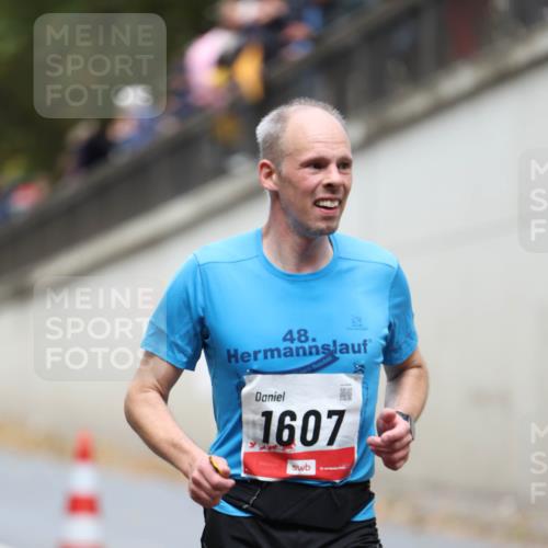 05.10.2025 - 20. swb-Marathon Bremen Michael Strokosch http://msf.ph/oto/9214452 05.10.2025 12:35:59 Laufen 48, 1607 meine-sportfotos.de