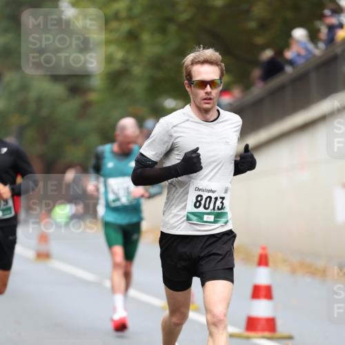 05.10.2025 - 20. swb-Marathon Bremen Michael Strokosch http://msf.ph/oto/9214456 05.10.2025 12:36:01 Laufen 8013 meine-sportfotos.de