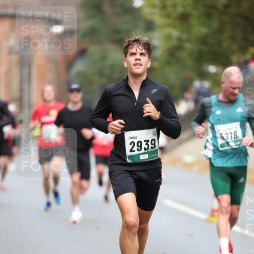 05.10.2025 - 20. swb-Marathon Bremen Michael Strokosch http://msf.ph/oto/9214460 05.10.2025 12:36:03 Laufen 2939, 5318 meine-sportfotos.de