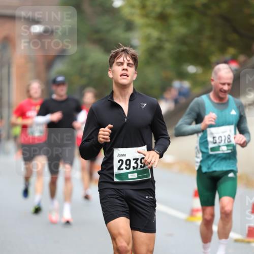 05.10.2025 - 20. swb-Marathon Bremen Michael Strokosch http://msf.ph/oto/9214461 05.10.2025 12:36:03 Laufen 7, 2939, 5918 meine-sportfotos.de