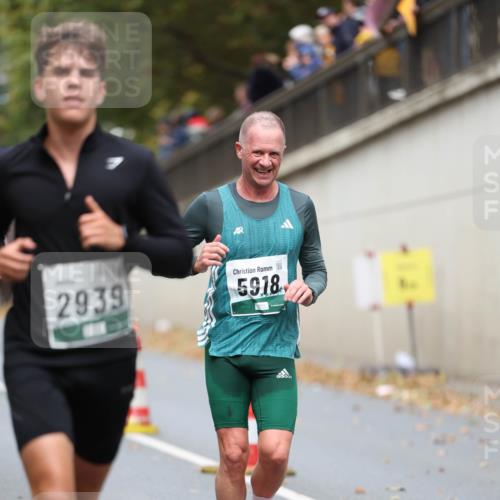 05.10.2025 - 20. swb-Marathon Bremen Michael Strokosch http://msf.ph/oto/9214462 05.10.2025 12:36:03 Laufen 2939, 5918 meine-sportfotos.de