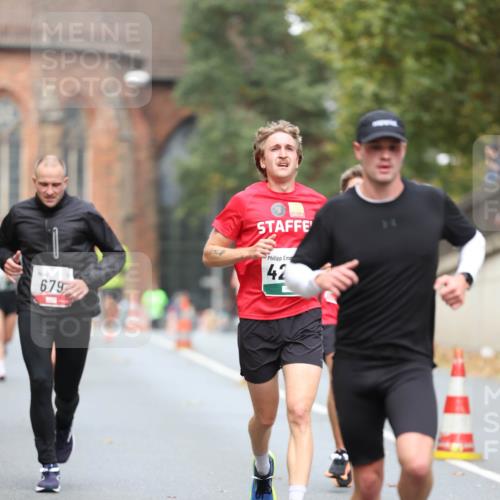 05.10.2025 - 20. swb-Marathon Bremen Michael Strokosch http://msf.ph/oto/9214464 05.10.2025 12:36:06 Laufen 679, 42 meine-sportfotos.de
