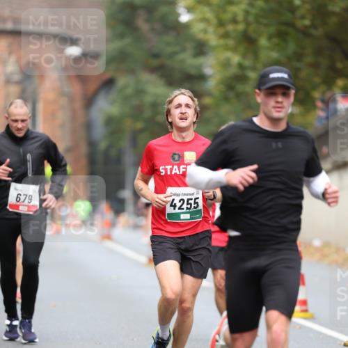 05.10.2025 - 20. swb-Marathon Bremen Michael Strokosch http://msf.ph/oto/9214465 05.10.2025 12:36:06 Laufen 679, 4255 meine-sportfotos.de