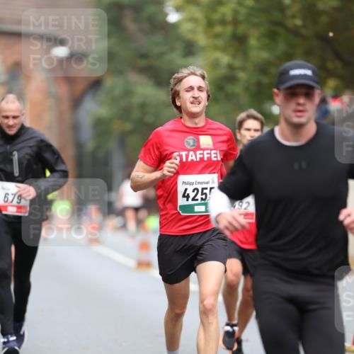 05.10.2025 - 20. swb-Marathon Bremen Michael Strokosch http://msf.ph/oto/9214467 05.10.2025 12:36:06 Laufen 679, 4255, 492, 4 meine-sportfotos.de
