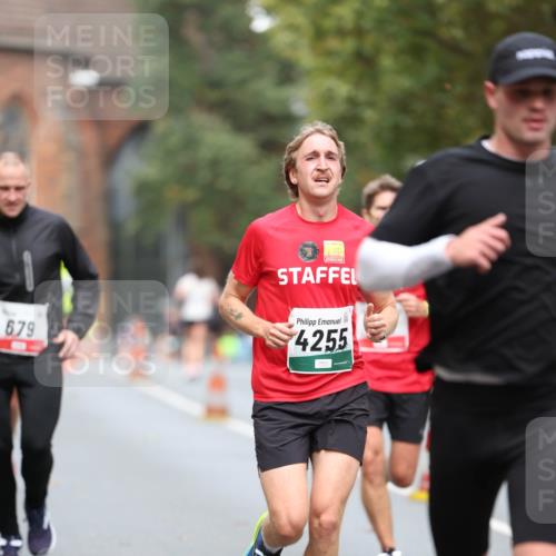 05.10.2025 - 20. swb-Marathon Bremen Michael Strokosch http://msf.ph/oto/9214468 05.10.2025 12:36:07 Laufen 679, 4255 meine-sportfotos.de