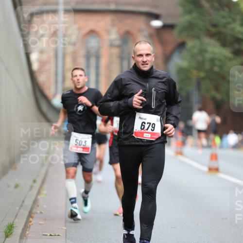 05.10.2025 - 20. swb-Marathon Bremen Michael Strokosch http://msf.ph/oto/9214469 05.10.2025 12:36:07 Laufen 503, 679 meine-sportfotos.de