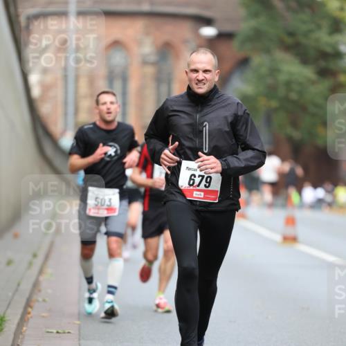 05.10.2025 - 20. swb-Marathon Bremen Michael Strokosch http://msf.ph/oto/9214470 05.10.2025 12:36:08 Laufen 503, 679 meine-sportfotos.de